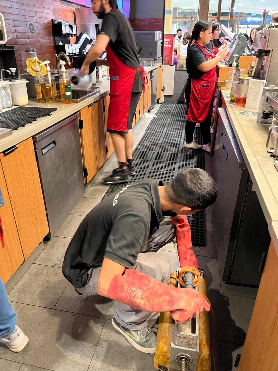 Servicio de gasfitería y mantención sanitaria INGEGAR en empresa RM