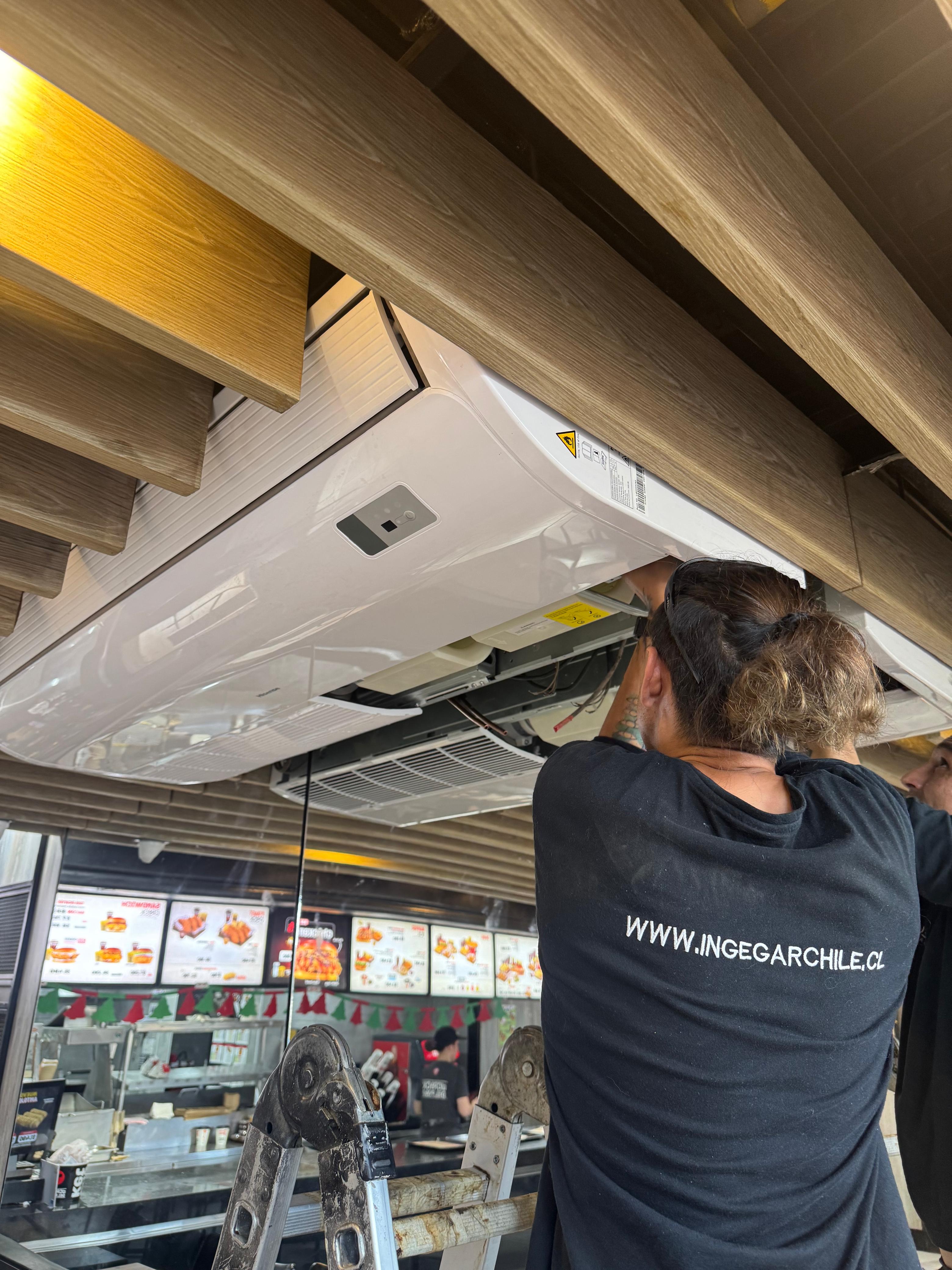 Inspección técnica de sistema de climatización en empresa Santiago